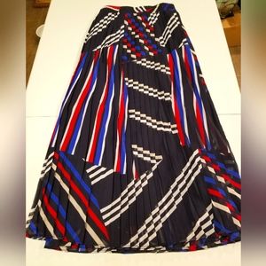 Midi length pleated striped/patterned skirt. Size 2X